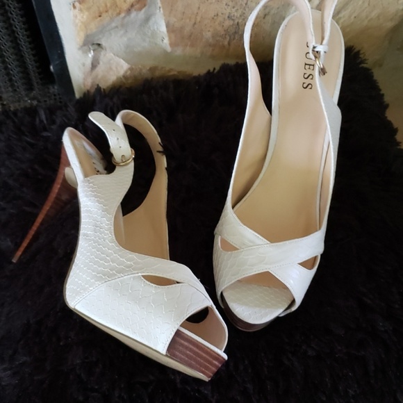 GUESS SHOES - Picture 2 of 2